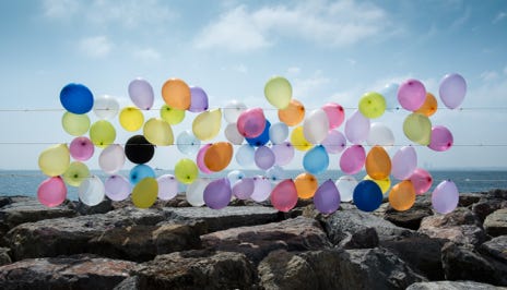 Bunte Ballons, Istanbul, Türkei, Meer